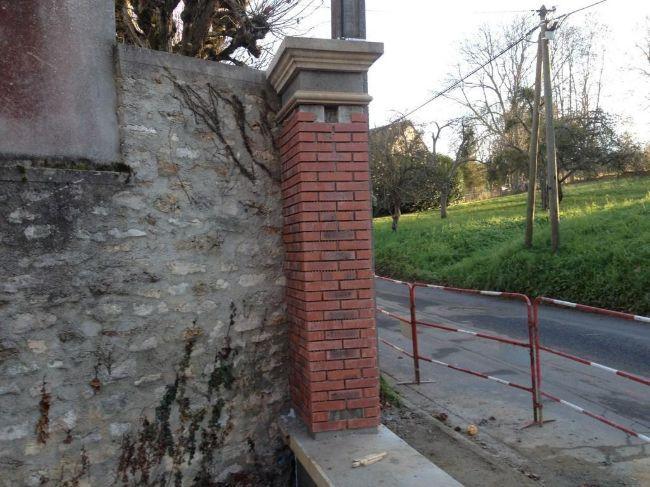 Travaux de reconstruction de clôture à Meaux